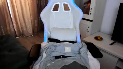 eveeevian online show from 02/19/25, 02:44