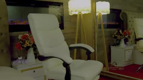 EveHamilton online show from 12/16/25, 08:58