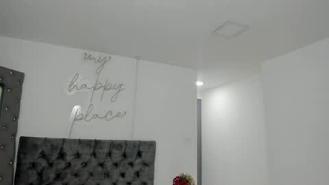 evelin__thompsson online show from 04/23/26, 04:03