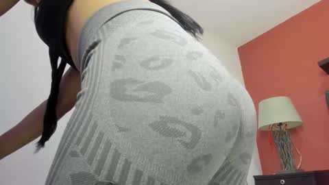 Snapshot of evelin_leroy chatting on 02/18/26, 12:12 BELLA online show from 02/18/26, 12:12