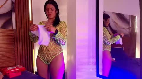 Snapshot of evelin_thompsson chatting on 10/28/25, 03:21 cielo online show from 10/28/25, 03:21