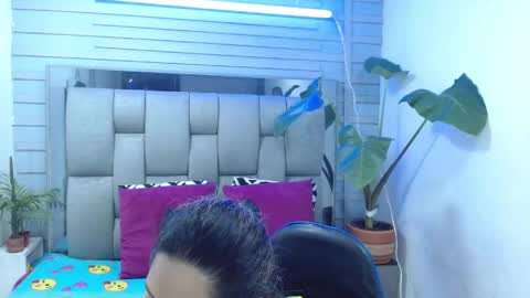 evelin zaens online show from 04/21/26, 04:08