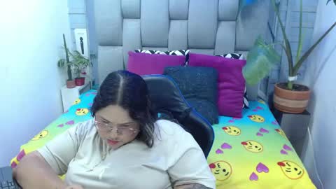 evelin zaens online show from 04/24/26, 04:59