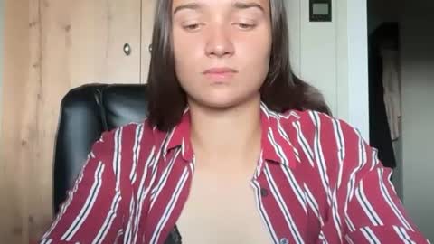Snapshot of evelina0 chatting on 08/06/26, 10:17 evelina0 online show from 08/06/26, 10:17