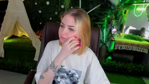 Snapshot of evelinakitty chatting on 05/26/26, 09:49 Evelina online show from 05/26/26, 09:49