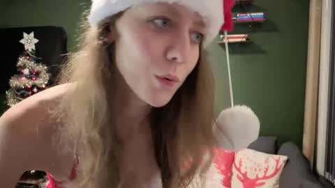 Snapshot of eveline_beauty_kitty chatting on 12/22/25, 07:00 Eveline online show from 12/22/25, 07:00