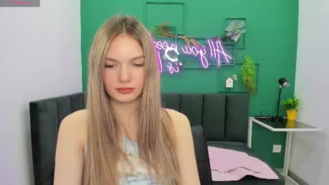 Snapshot of evelineamore chatting on 06/19/26, 09:02 Eveline online show from 06/19/26, 09:02