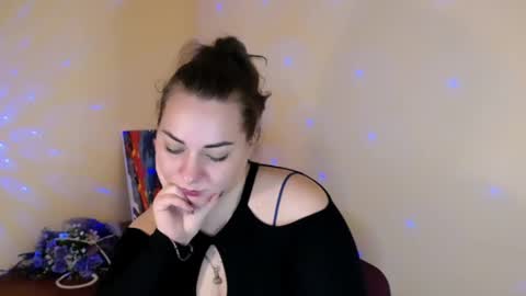 Snapshot of evelineli chatting on 02/14/25, 03:47 Lydia online show from 02/14/25, 03:47