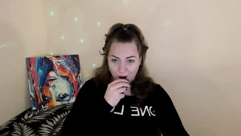 Snapshot of evelineli chatting on 10/15/25, 07:52 Lydia online show from 10/15/25, 07:52