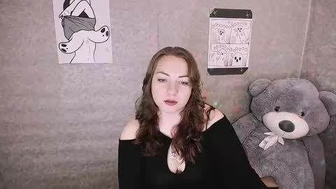 Snapshot of evelineli chatting on 10/26/25, 10:36 Lydia online show from 10/26/25, 10:36