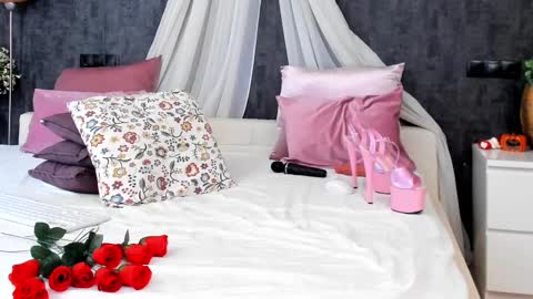 evellynereys online show from 02/13/25, 08:06