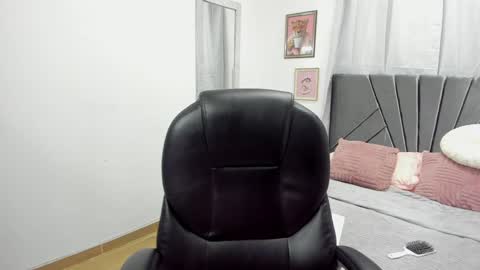 Snapshot of evelyn_2511 chatting on 01/31/25, 12:29 Evelyn online show from 01/31/25, 12:29