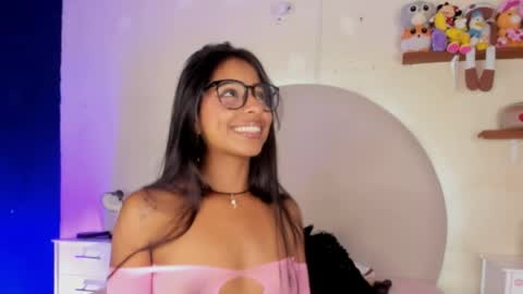 Snapshot of evelyn__ebony chatting on 05/13/26, 03:20 evelyn ebony online show from 05/13/26, 03:20