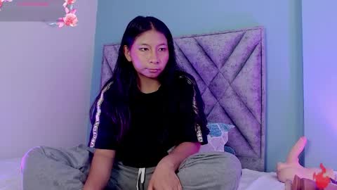 Snapshot of evelyn_flores1 chatting on 03/30/26, 04:13 online show from 03/30/26, 04:13