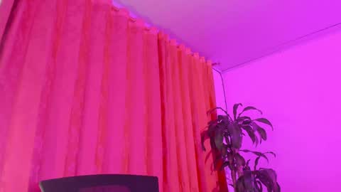 Evelyn Sandoval online show from 03/31/26, 02:02