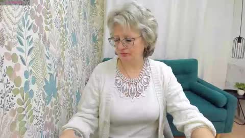 Evelyn online show from 12/23/25, 05:16