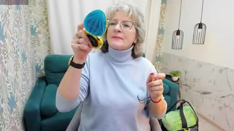 Evelyn online show from 05/05/26, 05:15