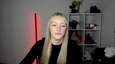 evelynblond online show from 07/17/26, 01:07