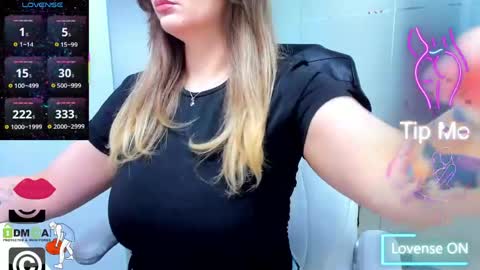 Snapshot of evelyne_rose chatting on 05/29/26, 05:27 evelyne_rose online show from 05/29/26, 05:27
