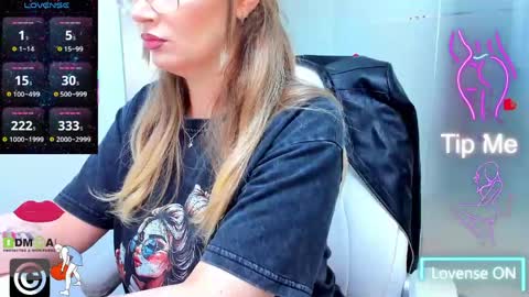 Snapshot of evelyne_rose chatting on 06/03/26, 05:21 evelyne_rose online show from 06/03/26, 05:21