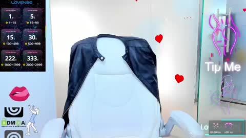 Snapshot of evelyne_rose chatting on 06/06/26, 05:12 evelyne_rose online show from 06/06/26, 05:12
