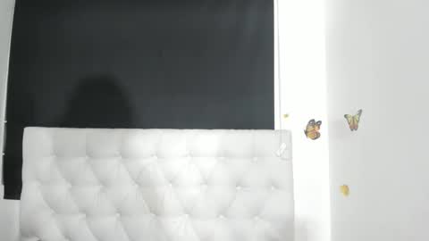 Evelyne online show from 10/12/25, 02:10