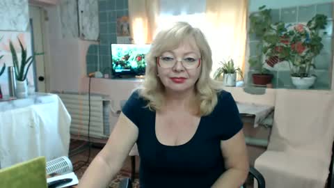 Snapshot of evelynloveshy chatting on 01/12/25, 09:08 BarbaraBlondy online show from 01/12/25, 09:08