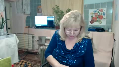 Snapshot of evelynloveshy chatting on 01/13/25, 05:23 BarbaraBlondy online show from 01/13/25, 05:23