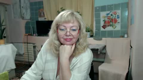 Snapshot of evelynloveshy chatting on 01/15/25, 01:12 BarbaraBlondy online show from 01/15/25, 01:12