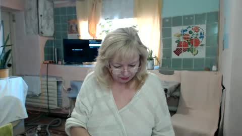 Snapshot of evelynloveshy chatting on 01/15/25, 09:13 BarbaraBlondy online show from 01/15/25, 09:13
