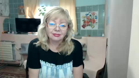 Snapshot of evelynloveshy chatting on 01/17/25, 08:13 BarbaraBlondy online show from 01/17/25, 08:13