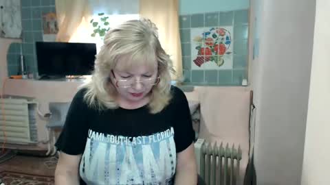 Snapshot of evelynloveshy chatting on 01/18/25, 08:41 BarbaraBlondy online show from 01/18/25, 08:41