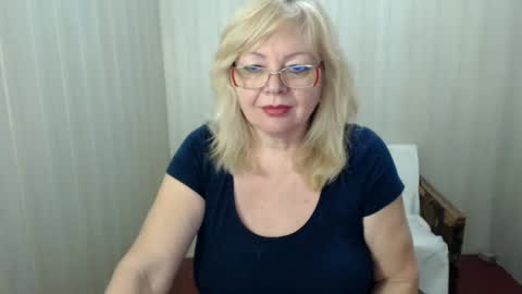 Snapshot of evelynloveshy chatting on 01/24/25, 09:58 BarbaraBlondy online show from 01/24/25, 09:58
