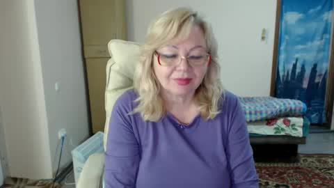 Snapshot of evelynloveshy chatting on 02/01/25, 04:03 BarbaraBlondy online show from 02/01/25, 04:03