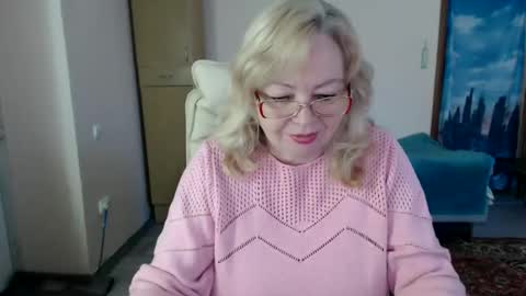 Snapshot of evelynloveshy chatting on 02/06/25, 07:56 BarbaraBlondy online show from 02/06/25, 07:56
