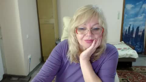Snapshot of evelynloveshy chatting on 02/07/25, 08:20 BarbaraBlondy online show from 02/07/25, 08:20