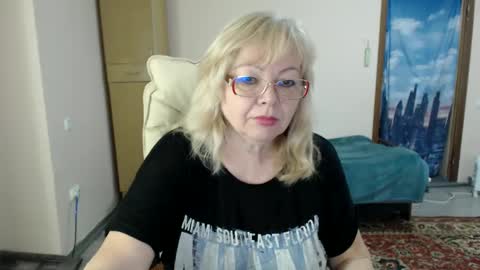 Snapshot of evelynloveshy chatting on 02/14/25, 06:45 BarbaraBlondy online show from 02/14/25, 06:45