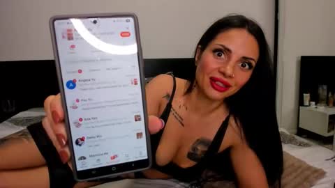 Snapshot of evelynneshawn chatting on 04/24/26, 11:07 Evelyne online show from 04/24/26, 11:07