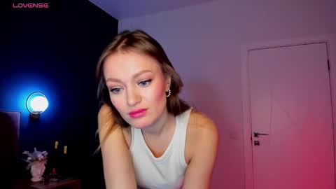 Evelyn online show from 10/12/25, 01:37