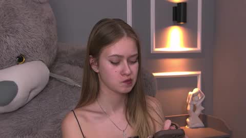 Snapshot of evemundie chatting on 03/10/25, 03:41 Eve online show from 03/10/25, 03:41