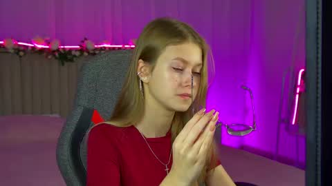 Snapshot of evemundie chatting on 09/11/25, 10:48 Eve online show from 09/11/25, 10:48