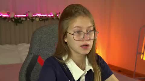 Snapshot of evemundie chatting on 09/22/25, 06:15 Eve online show from 09/22/25, 06:15