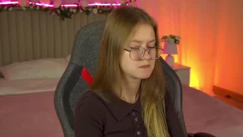 Snapshot of evemundie chatting on 09/24/25, 12:19 Eve online show from 09/24/25, 12:19