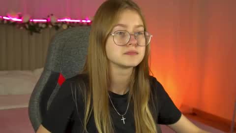 Snapshot of evemundie chatting on 09/25/25, 11:14 Eve online show from 09/25/25, 11:14