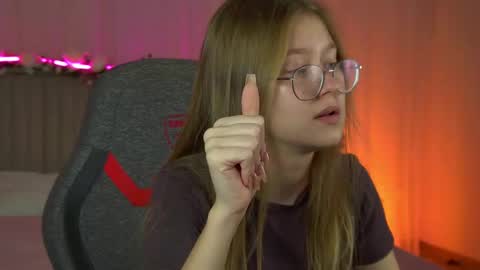 Snapshot of evemundie chatting on 10/01/25, 12:44 Eve online show from 10/01/25, 12:44