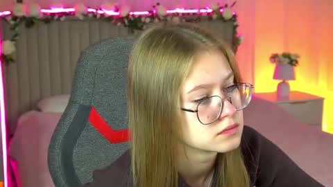 Snapshot of evemundie chatting on 10/16/25, 10:38 Eve online show from 10/16/25, 10:38