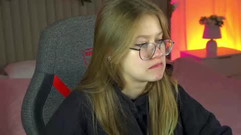 Snapshot of evemundie chatting on 10/18/25, 09:54 Eve online show from 10/18/25, 09:54