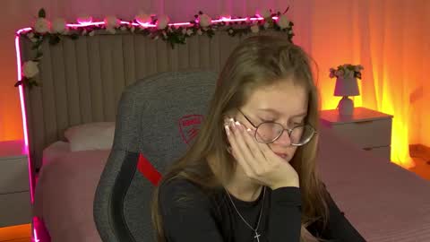 Snapshot of evemundie chatting on 10/21/25, 12:28 Eve online show from 10/21/25, 12:28