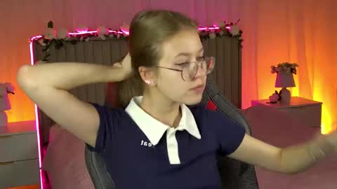 Snapshot of evemundie chatting on 10/23/25, 10:47 Eve online show from 10/23/25, 10:47