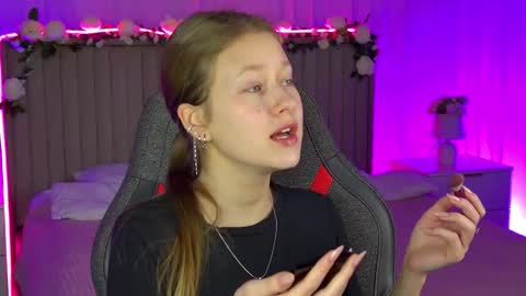 Snapshot of evemundie chatting on 11/05/25, 06:46 Eve online show from 11/05/25, 06:46